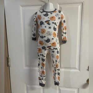Milkberry 24M Halloween white/orange/black two-piece set pajamas.  In VGUC!